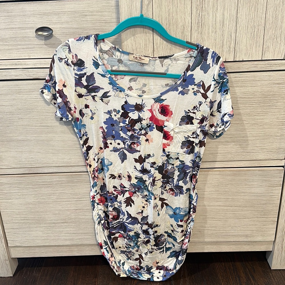 Maternity top.